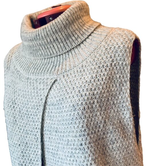 NEW - DESIGUAL - Wool beige poncho with front pocket with details - Onesize - Picture 9 of 10
